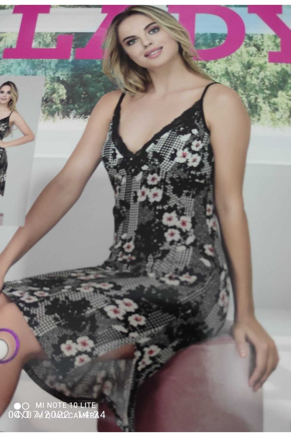 Çiçek Desenli Ince Askılı Elbise